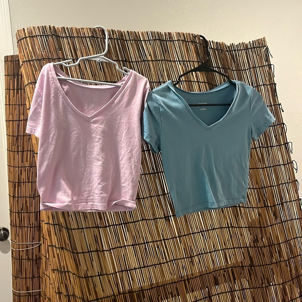 2 BASIC TEES